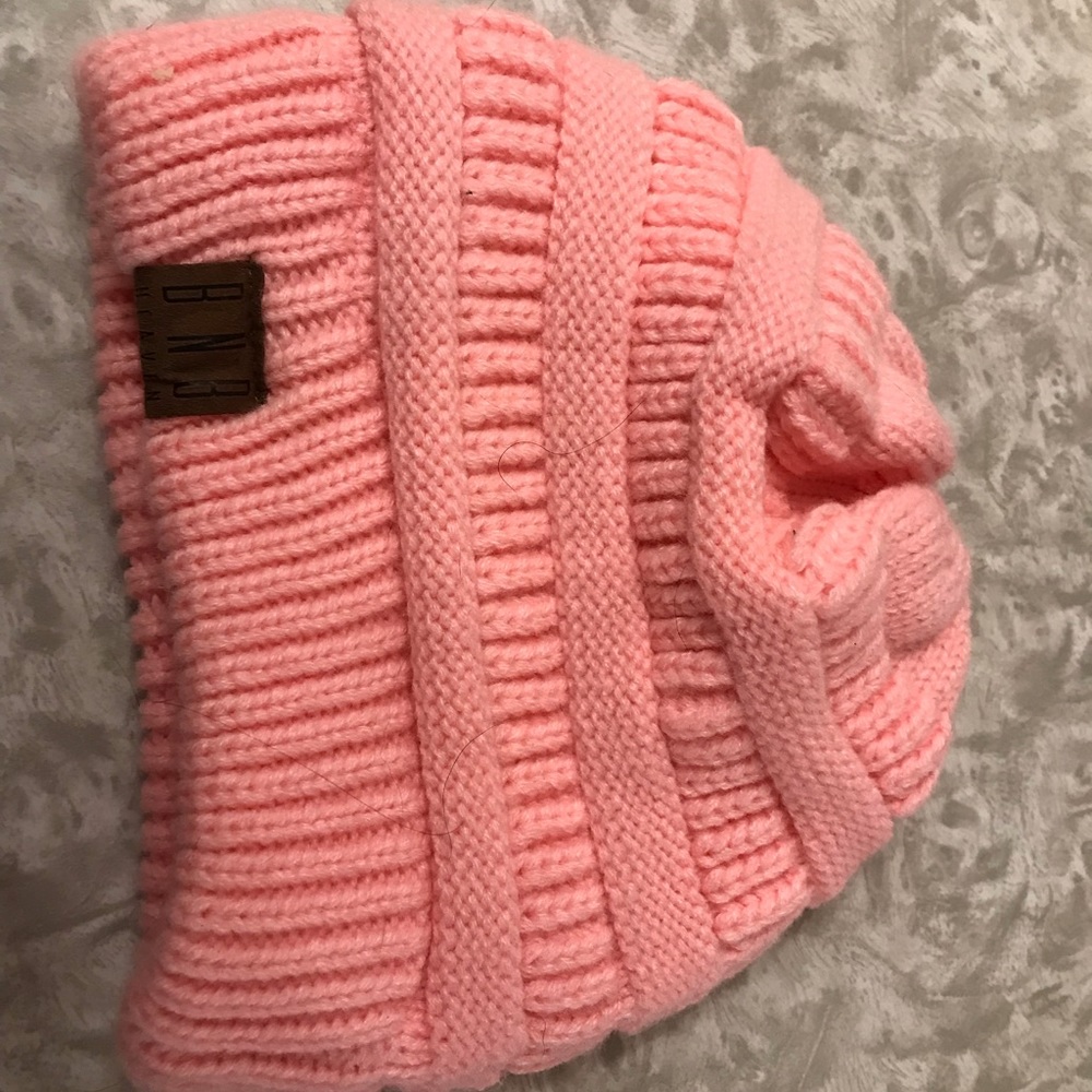 Women’s beanie ponytail hat